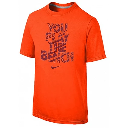 Camiseta Nike Juvenil Play the Bench: naranja