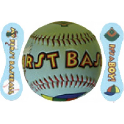 La Primera bola de béisbol del niño