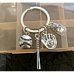 Llavero Plata: Guante, bate, pelota, gorra