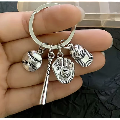 Llavero Plata: Guante, bate, pelota, gorra